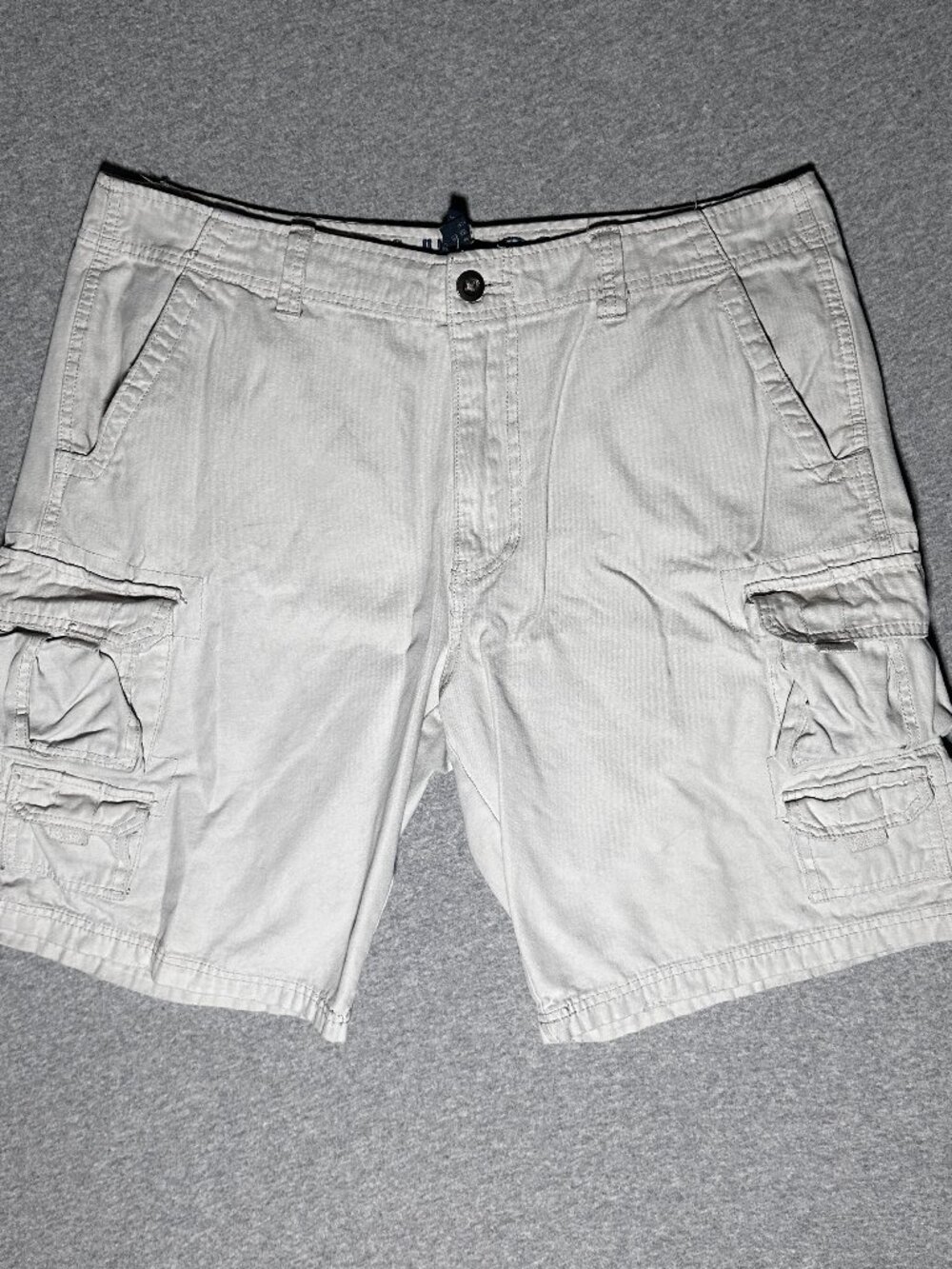 Vintage Y2K PLUGG Baggy Cargo Shorts Men Beige